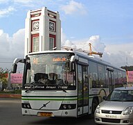 Un bus municipal de la Metropolitan Transport Corporation (en) à Royapettah.