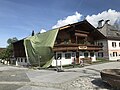 Gasthof „Wilder Kaiser“ nach der Beschädigung bei der Aufstellung eines Maibaums am 30. April 2024