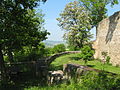 Blick von außen in den südlichen Graben