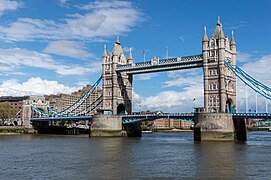 Tower Bridge sobre el Támesis, en Londres