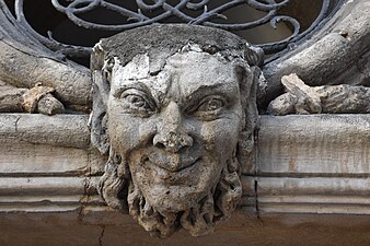 Mascaron à tête de satyre, Lyon, 28, rue Professeur-Louis-Paufique.