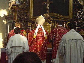 Pontifikální Mše podle misálu sv. Jana XXIII. (forma extraordinaria, ad orientem) sloužená litoměřickým biskupem Janem Baxantem