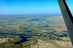 Linyanti våtmarksområde, juli 2017. Nedtill till höger ses Selinda Camp vid Selinda Spillway (18°31′56″S 23°31′18″Ö﻿ / ﻿18.53222°S 23.52167°Ö﻿ / -18.53222; 23.52167). Bilden är tagen norrifrån.