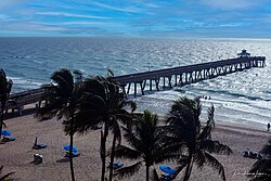 Deerfield Beach with pier in background