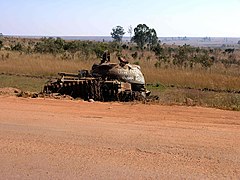 Angola - zaminovaný pozůstatek občanské války.jpg