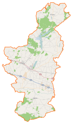 Mapa konturowa powiatu słupeckiego, blisko centrum na lewo u góry znajduje się punkt z opisem „33 Baza Lotnicza(21 Baza Lotnicza)”