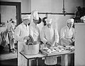 בית ספר צבאי לבישול במחנה אלדרשוט, בריטניה, ב-1939