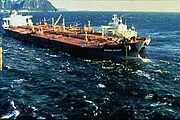 מכלית הנפט אקסון ולדז עולה על שרטון מול חופי אלסקה וגורמת לאסון אקולוגי מהגדולים בהיסטוריה