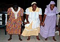 Tradiciaj garifunaj dancistinoj en Dangriga, Belizo