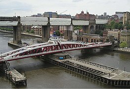 Pont tournant entre Newcastle upon Tyne et Gateshead en Angleterre