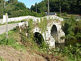 Vieux pont sur l'Aulne au nord de Poullaouen.