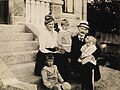 Marie og Knut Hamsun med barna Tore, Arild og Ellinor i 1917. Foto: Anders B. Wilse