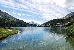 Látkép a St. Moritz-tóról