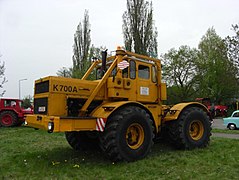 Traktoren aus der K-700-Baureihe wurden 1961–2002 gebaut, hier die Version Kirowez K-700A.