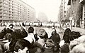 1989年12月22日、ブクレシュティのマゲル大通りにいる戦車と民兵