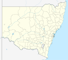 Mapa konturowa Nowej Południowej Walii, po prawej znajduje się punkt z opisem „Fingal Bay”
