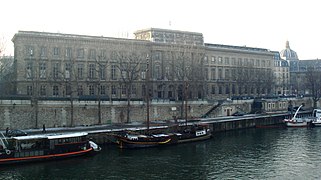 L'hôtel des Monnaies au no 11.