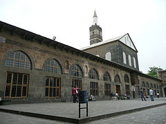 Gran Mezquita de Diyarbakir (fundada en el siglo VII, reconstruida en el siglo XII)