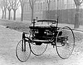 El primer automóvil del mundo, construido en Mannheim por Carl Benz en 1885.