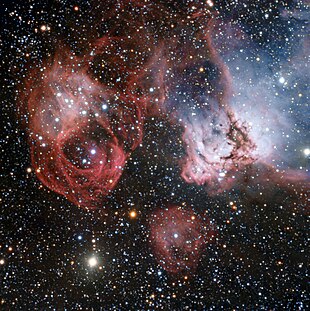 Aufnahme des Emissionsnebels mit den hervortretenden Komponenten NGC 2029, NGC 2032, NGC 2035 und NGC 2040 mithilfe des Very Large Telescope