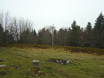 Croix et borne géodésique au sommet du puy de Montoncel