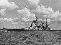 HMS Howe (32) at Auckland 1945.jpg