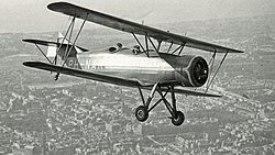 Fokker S.IX 1948 im Flug über Den Haag