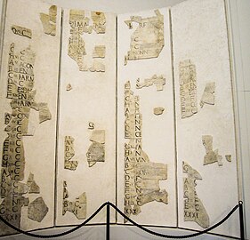 Fasti Praenestini, calendrier de Verrius Flaccus daté de 9-6 av. J.-C. découvert à Palestrina.