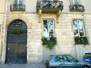 Hôtel particulier du no 13.