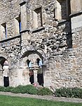 Poartă biforă în ruinele Abației Cisterciene din Cârța, județul Sibiu, România
