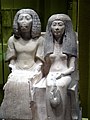 Statue av den første av de kongelige skrivere, Yuni av Asyut, og hans hustru Renenutet, 1290–1270 f.Kr.