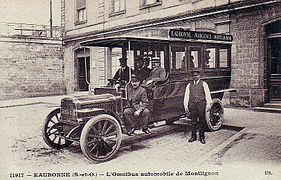 Omnibus automobile pour Montlignon en gare d'Ermont-Eaubonne.