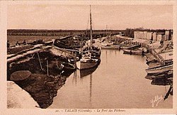 Carte postale du port de Talais vers 1920.