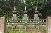 松平三代の墓（向かって左より松平親氏、松平泰親、松平信光） （2019年（令和元年）11月）