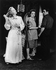 Jessica Tandy with Kim Hunter and Marlon Brando. cph.3b23243