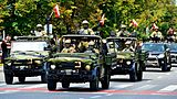 Żołnierze JWG w wojskowych pojazdach Mercedes-Benz Klasy-G