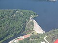 Vue aérienne du barrage de Guerlédan.