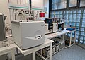 EA-IRMS hmotnostní spektrometr izotopových poměrů s elementárním analyzátorem pro stanovení izotopových poměrů stabilních izotopů pro odhalování falšování mimo jiné medu v laboratoři SZPI v Brně.