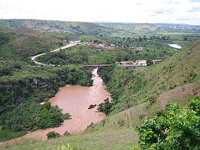 Rusumo krioklys Kageroje. Kairėje pusėje – Tanzanija, dešinėje – Ruanda.