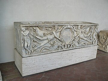 Sarcophage d'Ulpia Domnina daté de la fin du IIe ou du début du IIIe siècle.