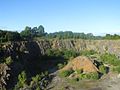 Vue de la carrière de Fairy Cave, transformée en site d'escalade et de moto-cross.