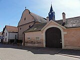 Kirche und Tor zum Schlosshof