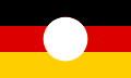 東西ドイツ統一期に、国章が切り取られ、穴が開いている東ドイツの国旗