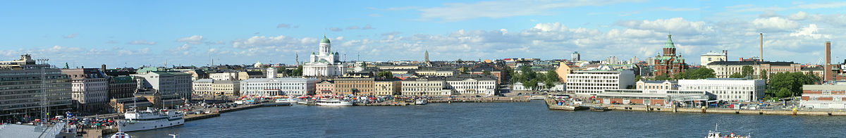 Zicht op de baai voor Helsinki, de Dom en de Oespenski-kathedraal