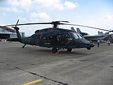 地上展示されるUH-60J