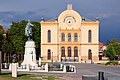 Il-Pjazza ta' Kossuth u s-Sinagoga.