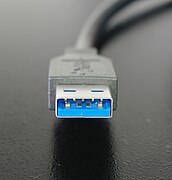 USB 3 konnektor on äratuntav sinise värvi ja lisakontaktide järgi