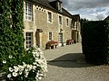 Bâtiment abritant les gîtes du château