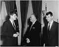 John F. Kennedy presidentea, Hoover eta Bob Kennedy.