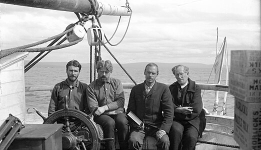 Membres de l'expédition polaire anglo-américaine de 1906 : Ernest de Koven Leffingwell (à gauche), le capitaine Ejnar Mikkelsen, G.P. Howe, et Ejnar Ditlevsen.